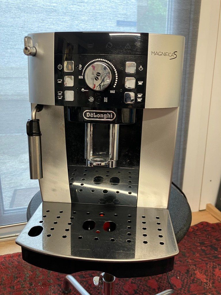 De'Longhi Macchine per caffè & Macchine per espresso: Delonghi Magnifica S Kaffeevollautomat – Usato da Gebenstorf venduto da fagotto