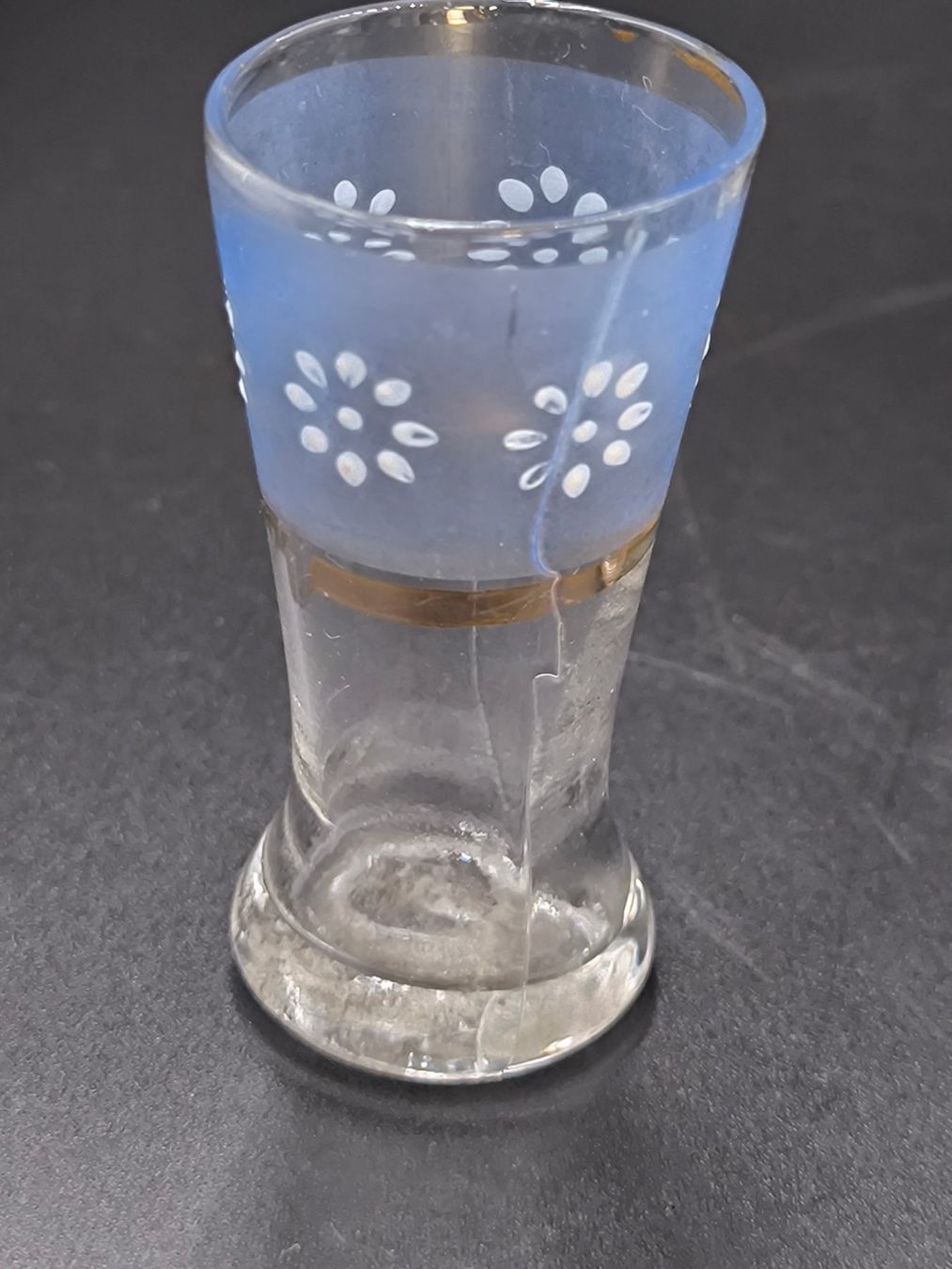 Bicchieri: Antike Likörkaraffe mit 4 Gläsern aus Glas – Usato da Rorschacherberg venduto da snOOpydOg11 1