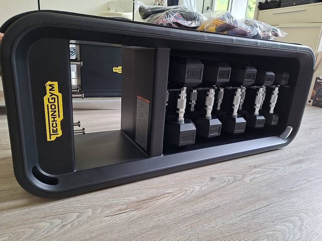 Technogym Vélos d'appartement: TECHNOGYM BENCH Black-all-in-One – Neuf (Voir description) à Thalwil par best4less 4