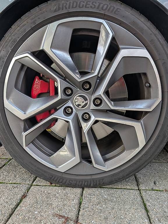 Skoda Pneumatici & Ruote complete: Roues complètes de Skoda Octavia RS – Usato da Neuchâtel venduto da DD_ 2
