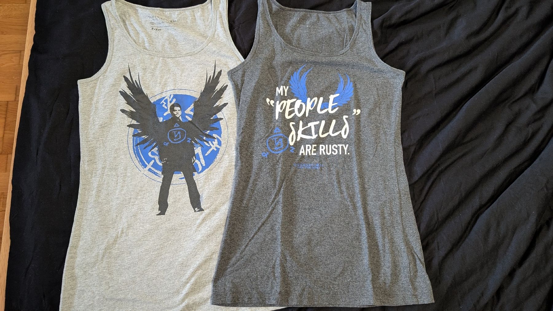 Top: 2 Tanktops Supernatural – Usato da Winterthur venduto da reb_sf9t