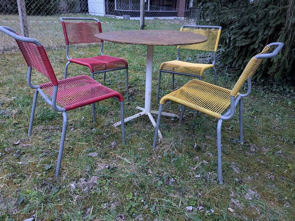 Alle DVDs: Vintage Tisch rund Patina – Gebraucht aus Binningen von Smile-46 1