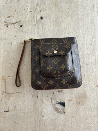 Louis Vuitton Partition Wristlet Clutch – Monogram Canvas