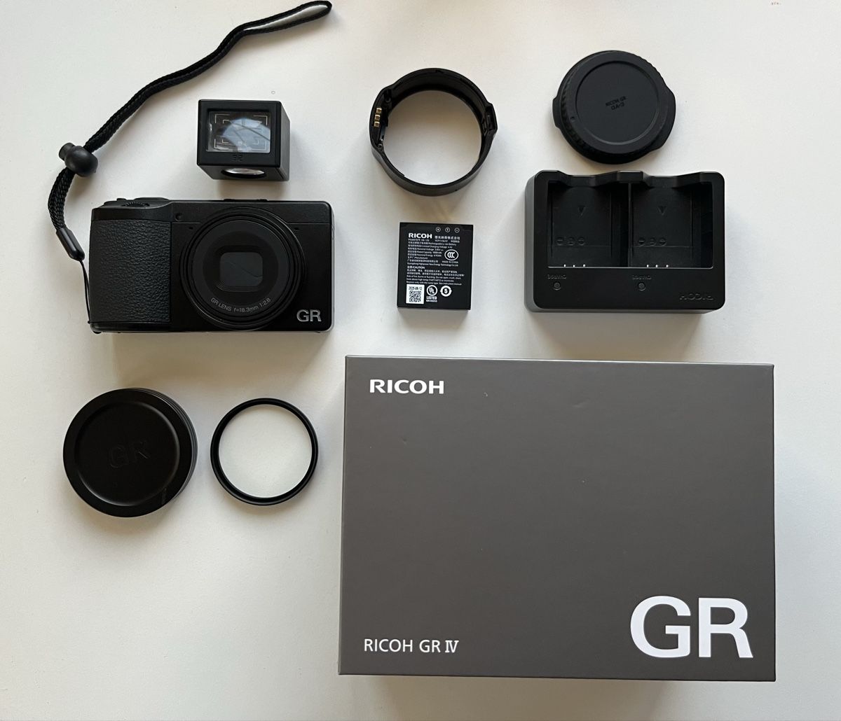 Ricoh Fotocamera: Ricoh GR IV with accessories – Usato da Küsnacht ZH venduto da dig_7bgy