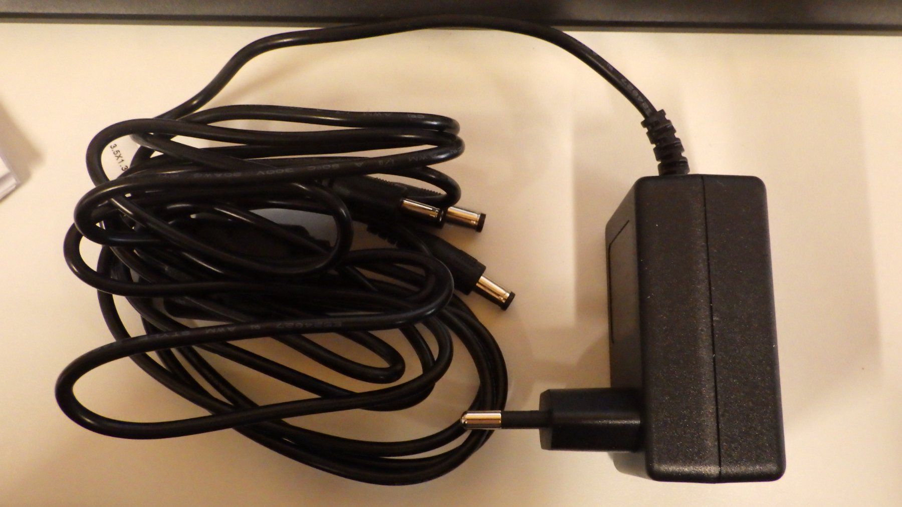 Caricabatterie: Externes Netzteil 5,0 V / 2,0 A / 10,0 W DC – Nuovo e nell'imballaggio originale da Gossau ZH venduto da OrderflowAG