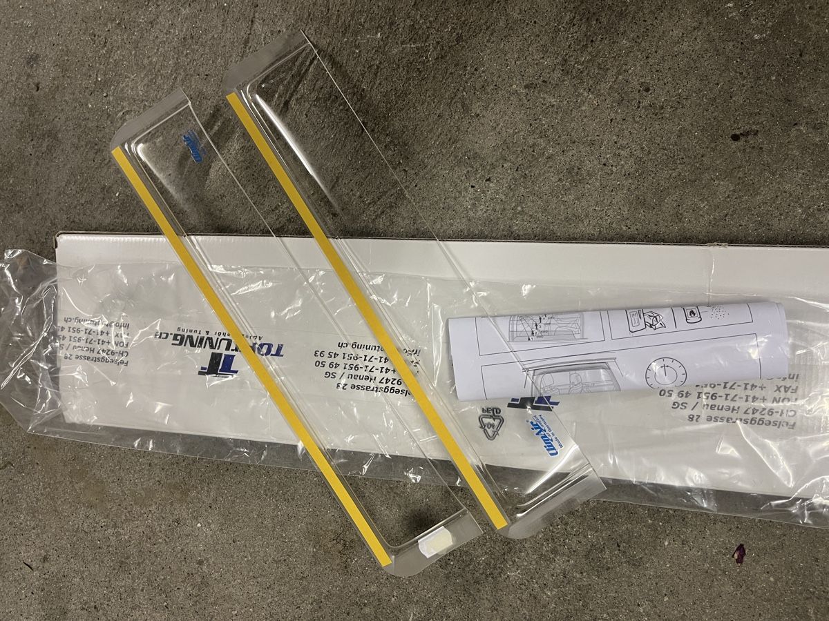 Jeep Alle Ersatzteile: ClimAir Windabweiser Cherokee XJ, Fenster hinten – Neu und originalverpackt aus Grabserberg von qui_97yy