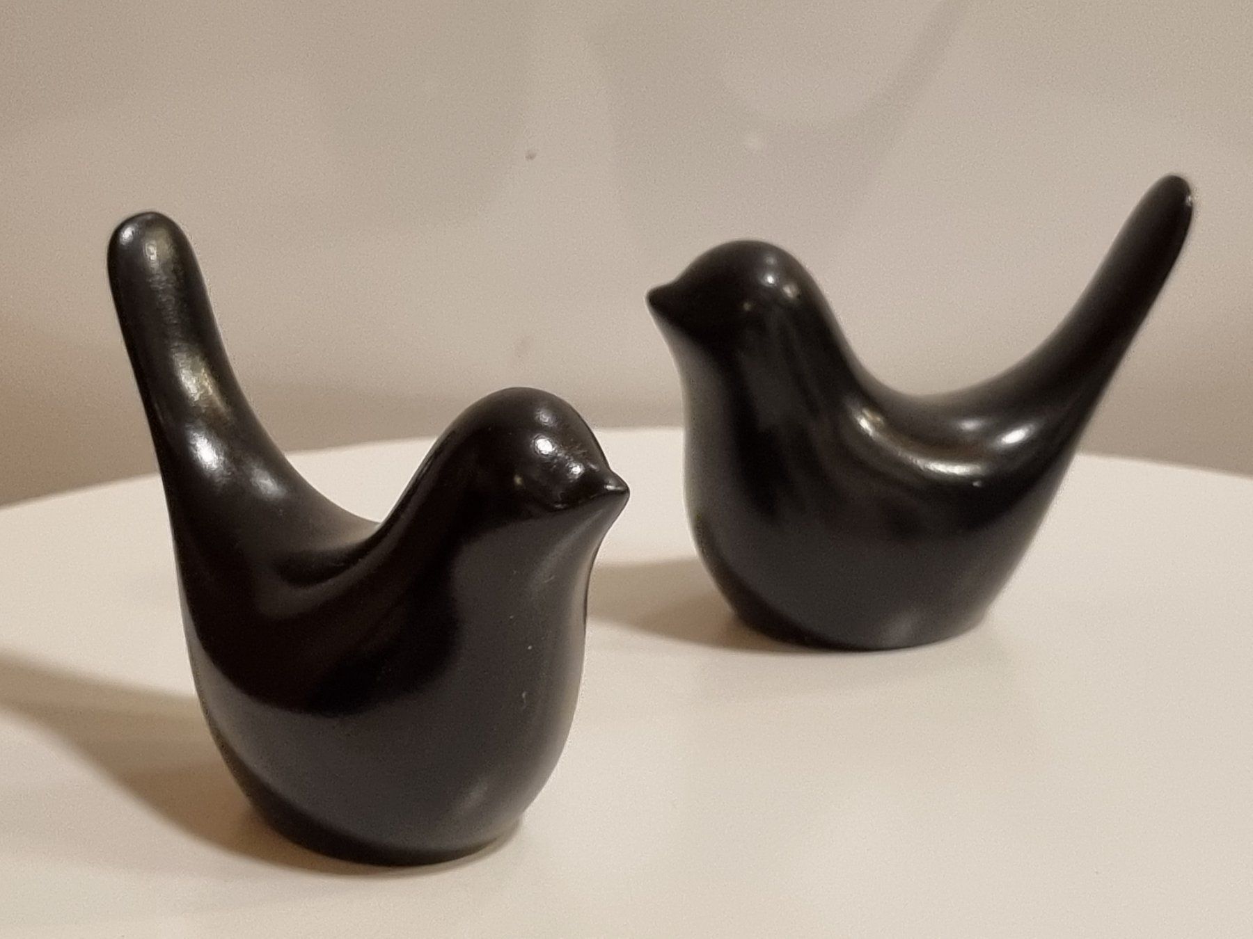 Statuette: 2 dekorative schwarze Vogel-Figuren. – Usato da Scharnachtal venduto da devin03