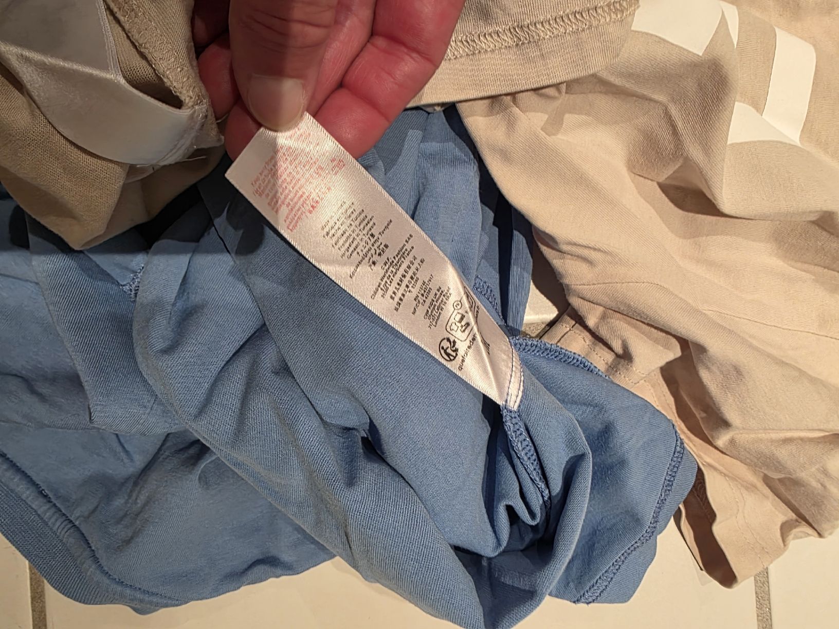 Lots de vêtements: givenchy shirts, grösse 12+ – D'occasion à Mollis par DaKo79 2