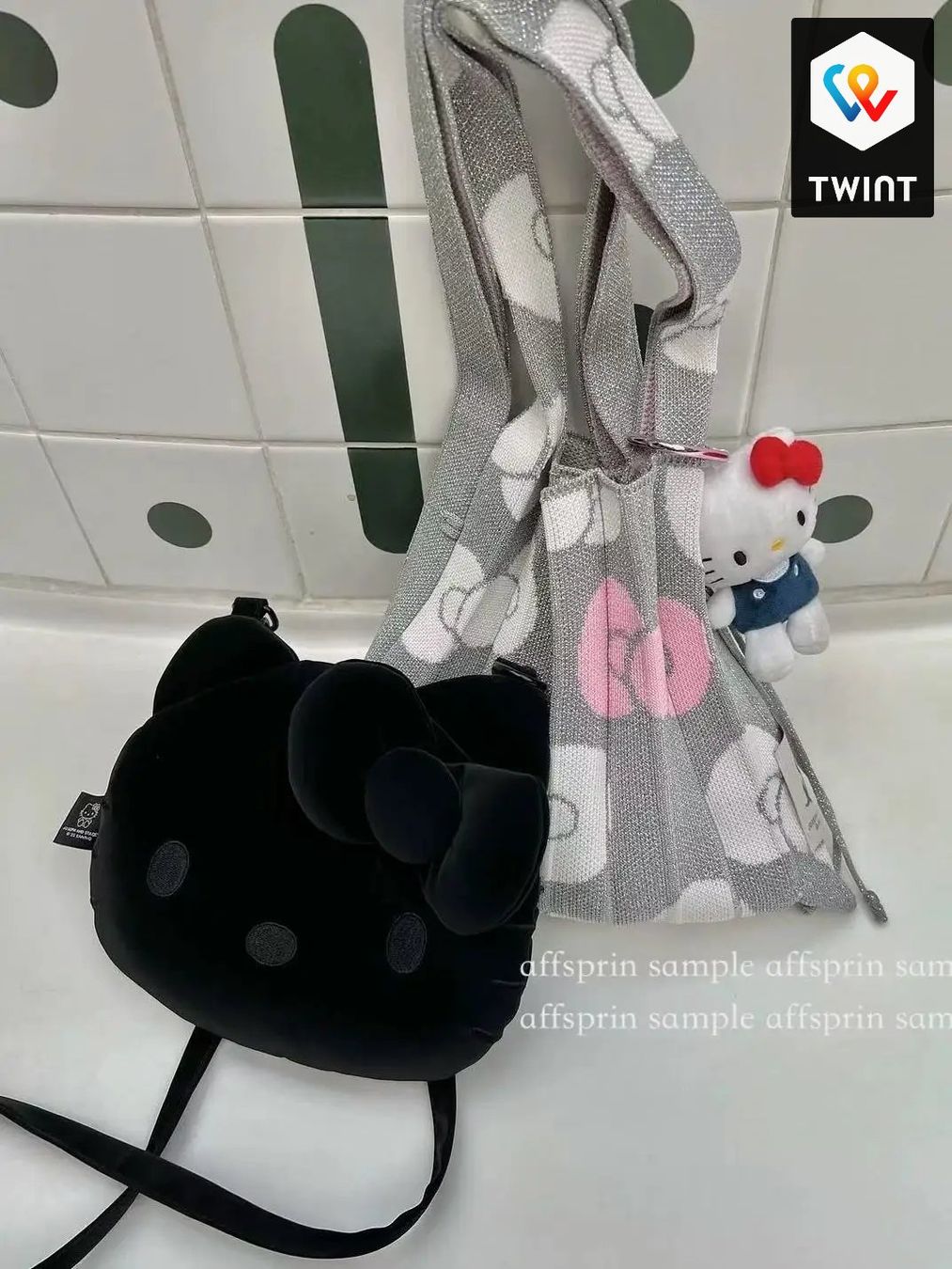 Taschen für Damen: Sac à bandoulière noir Hello Kitty – Neu und originalverpackt aus Saignelégier von onekeystore 3