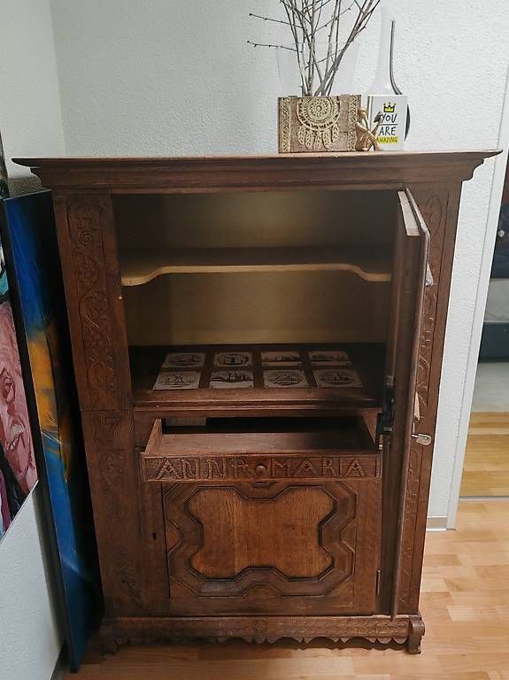 Armadi: Antiker Echtholzschrank – Usato da Au ZH venduto da PaintingAuction 4