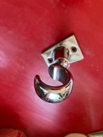 Verchromter Brausehalter, robust, mit viereckigem Sockel