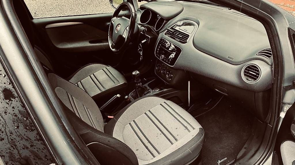 Autos: Fiat Punto 1.4 EVO – D'occasion à Montagny-la-Ville par gon_9zbq 4