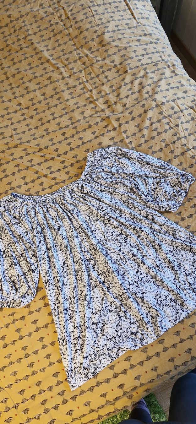 Blusen: Flower pattern blouse – Gebraucht aus Bonstetten von Denitza87