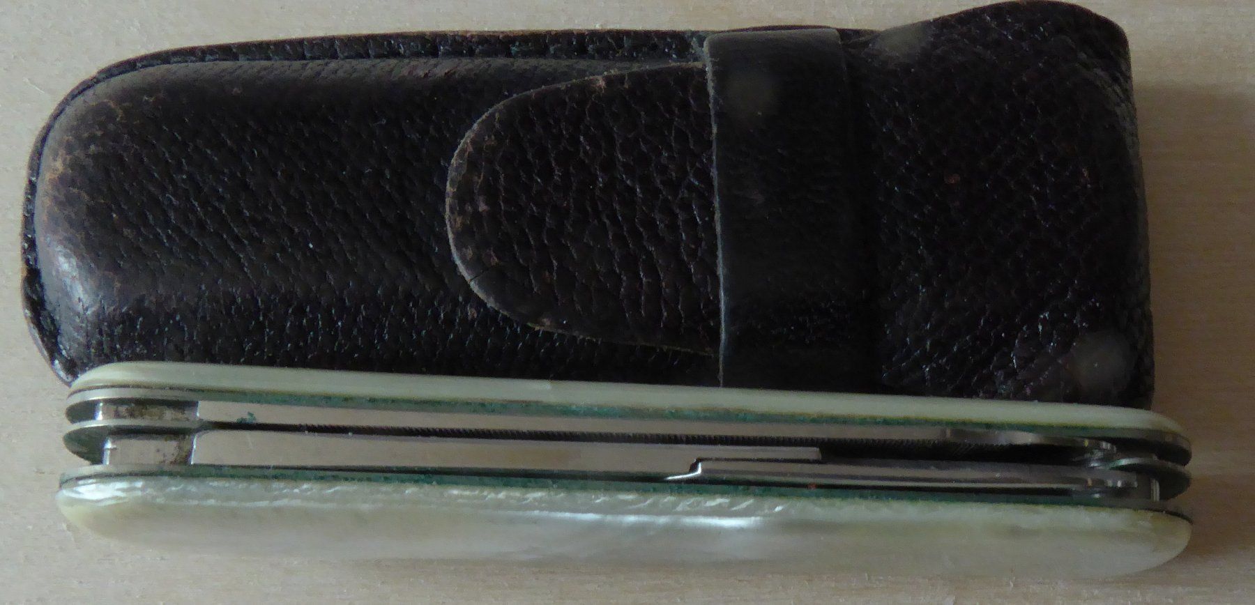 Victorinox Coltelli tascabile: Victorinox Victoria Sackmesser Executive Perlmutt – Usato da Gossau SG venduto da tenerife11 5