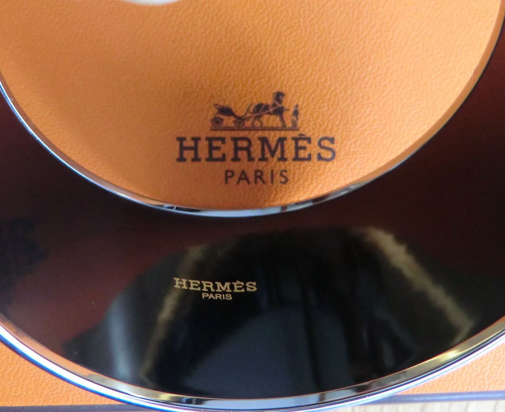 Hermès Armbänder & -reifen: HERMES large Bracelet en émail – Gebraucht aus Zürich von Libraco 2