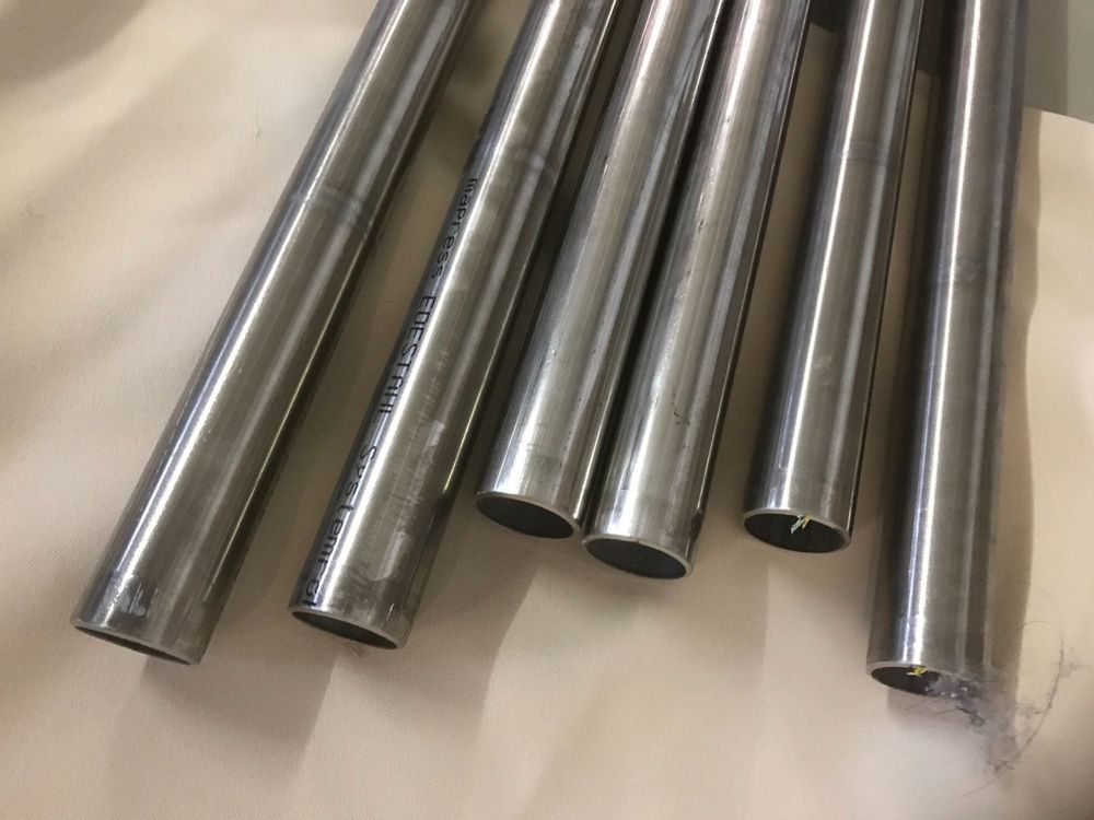 Fox Edelstahl Perforiertes Rohr 63,5mm Mit Ausgestanzten Löchern