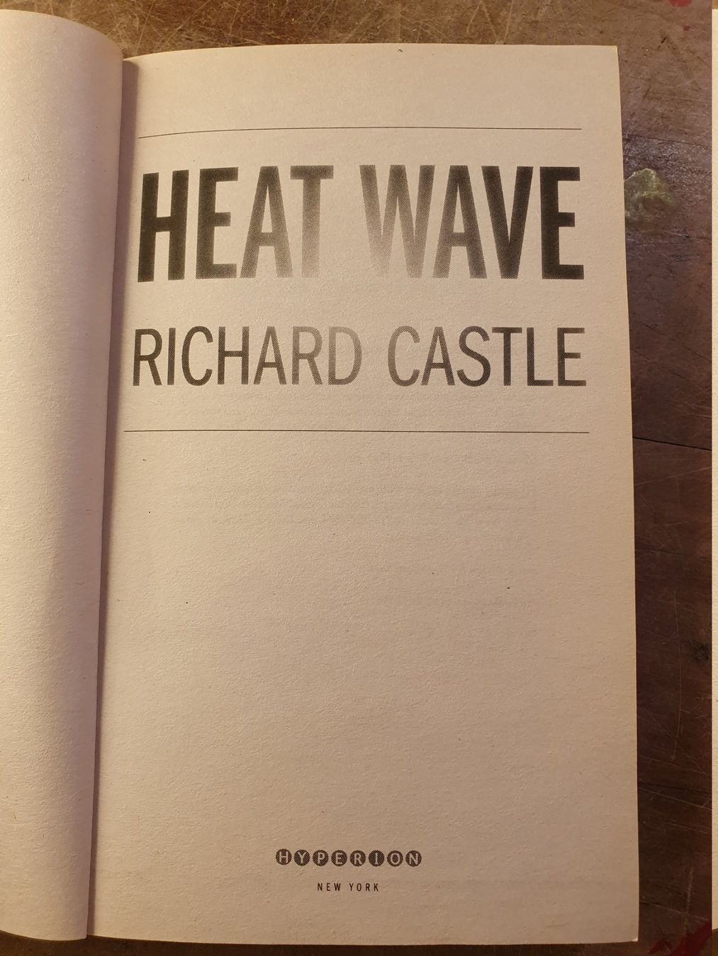 Libri: Heat Wave - Richard Castle – Usato da Zürich venduto da loosebone 1