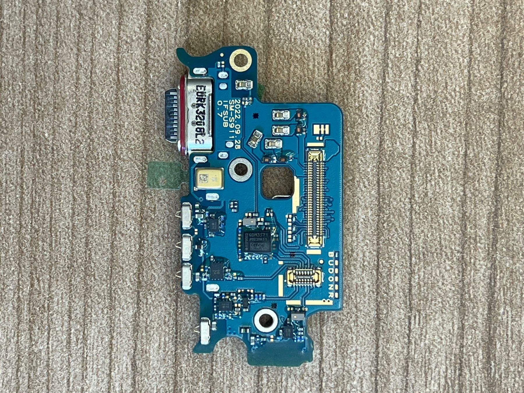 Samsung Telefoni cellulari / Smartphones: Samsung Galaxy S23 Ladebuchse – Nuovo e nell'imballaggio originale da bern venduto da reptechnic 1