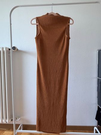 Geripptes Kleid gold, ärmellos, Grösse S