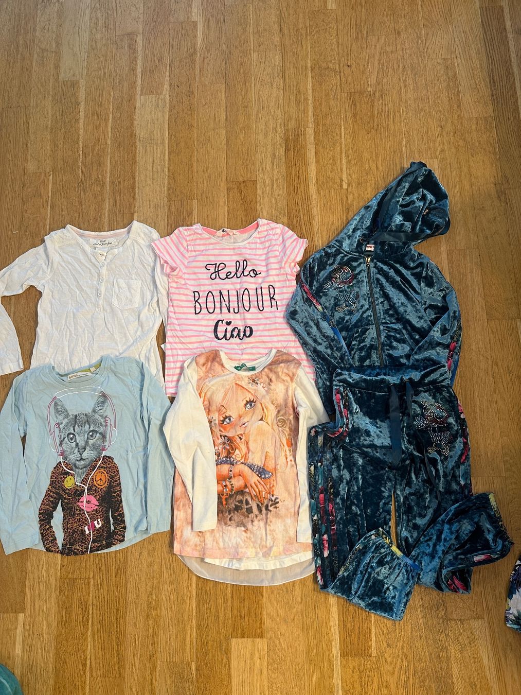 Lotti & Set di vestiti: Kinderpaket 6 Teile Gr.110-116 – Usato da Zürich venduto da JuliaSp
