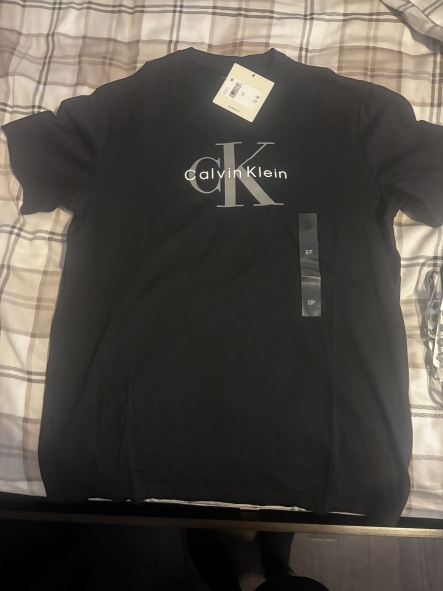 Calvin Klein T-shirt: Calvin Klein shirt neu – Nuovo e nell'imballaggio originale da Bargen BE venduto da Thi_hp9t