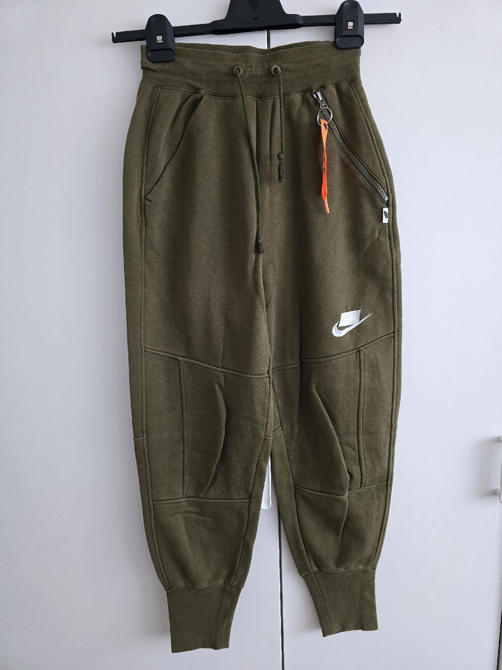 Nike Pantaloni: Nike Joggers - Grösse XS – Usato da Rickenbach b. Wil venduto da VeryLovelyThings