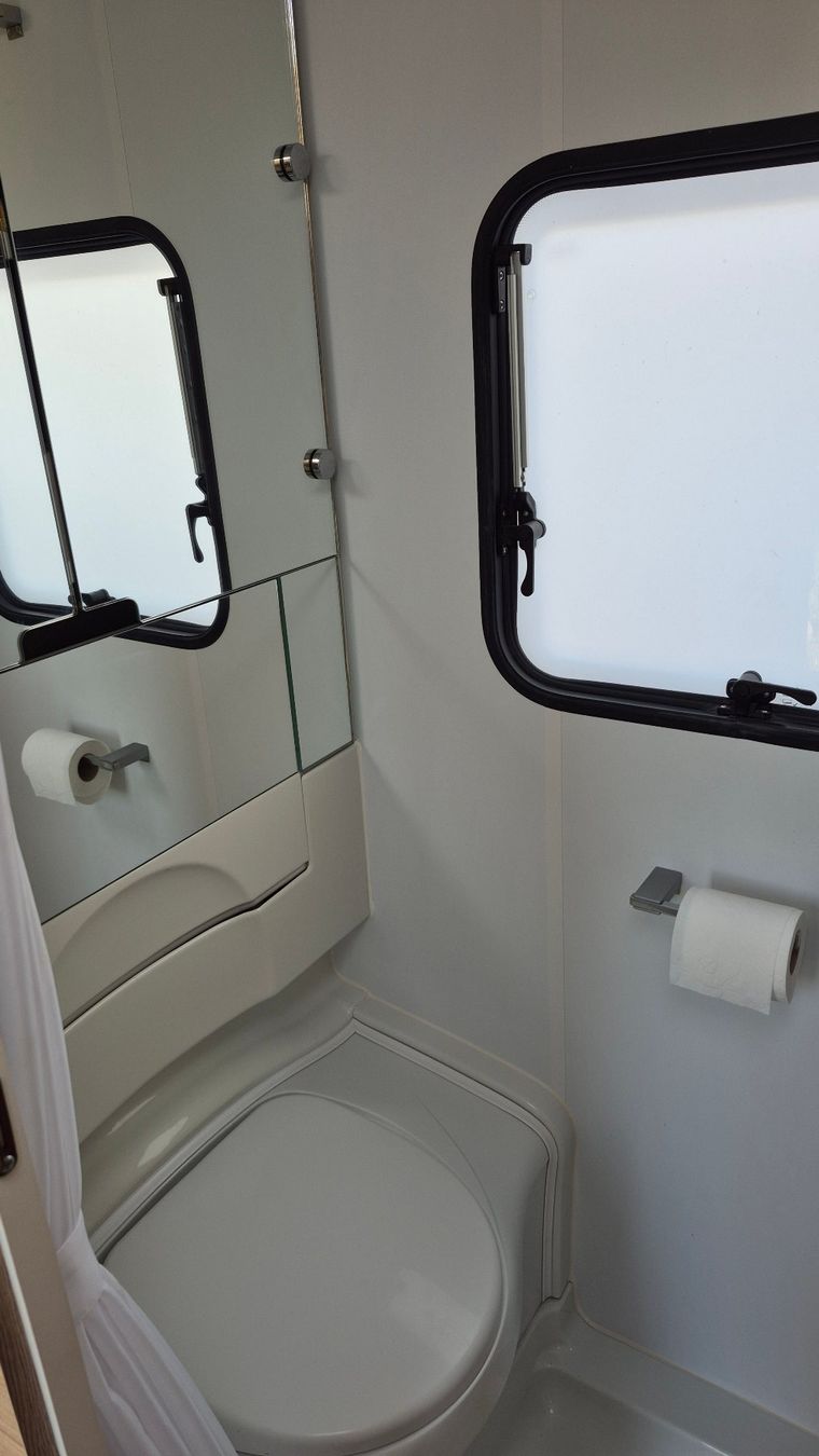 Adria Veicoli da campeggio: Wohnwagen - Adria Altea 542PK – Usato da Au (ZH) venduto da Shownow 8