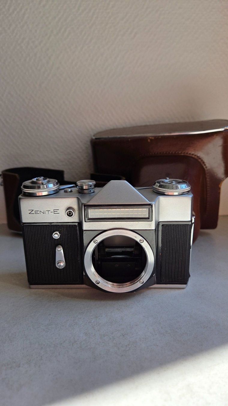 Fotocamera: Appareil argentique Zenit E 1967 – Usato da Vallorbe venduto da ivan.birukov