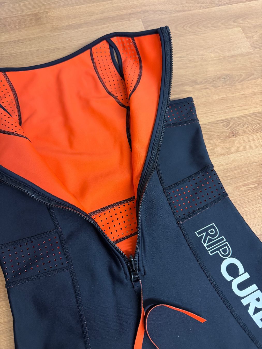 Rip Curl Costumi da bagno & Bikini: Surf Badeanzug Rip Curl, Gr.S  Schwarz – Usato da Erlenbach ZH venduto da Pocahoney 3