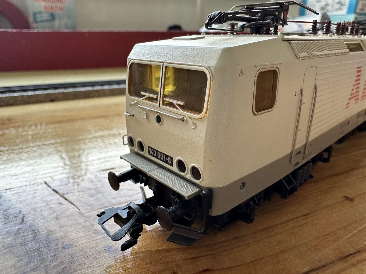 Märklin Modellini di ferrovie: Märklin H0 3441 E-Lok BR 143 AEG OVP – Usato da Schaffhausen venduto da Danilo-86