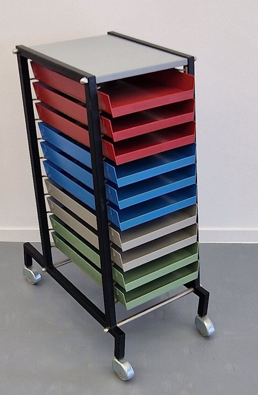 Möbel & Einrichtung: MCM Vintage Design, Papierablage Container, Rollbar, 1970er – Gebraucht aus St. Gallen von chambredirecte 2