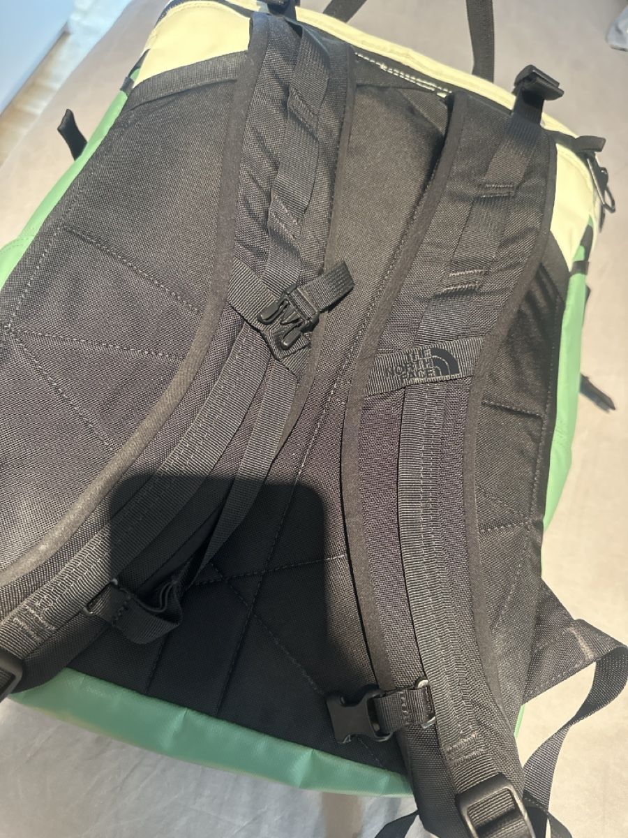 North Face Zaini: The North Face Fuse Box Rucksack 30L  – Usato da Bassersdorf venduto da Ayumiyamaguchi 2