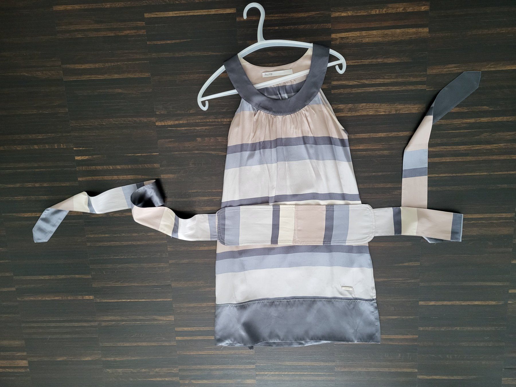 Vestiti: Kleid aus Seide von Fairly – Nuovo (secondo la descrizione) da Zürich venduto da sueth 2