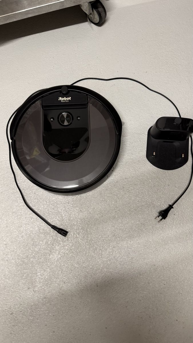 Irobot Aspirapolveri & Accessori: iRobot Roomba Saugroboter inkl. Ladestation – Usato da Kreuzlingen venduto da 1992m 1