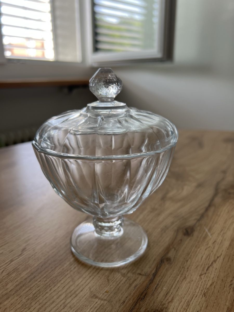 Verres: Glas mit Deckel – D'occasion à Kloten par tyrael93