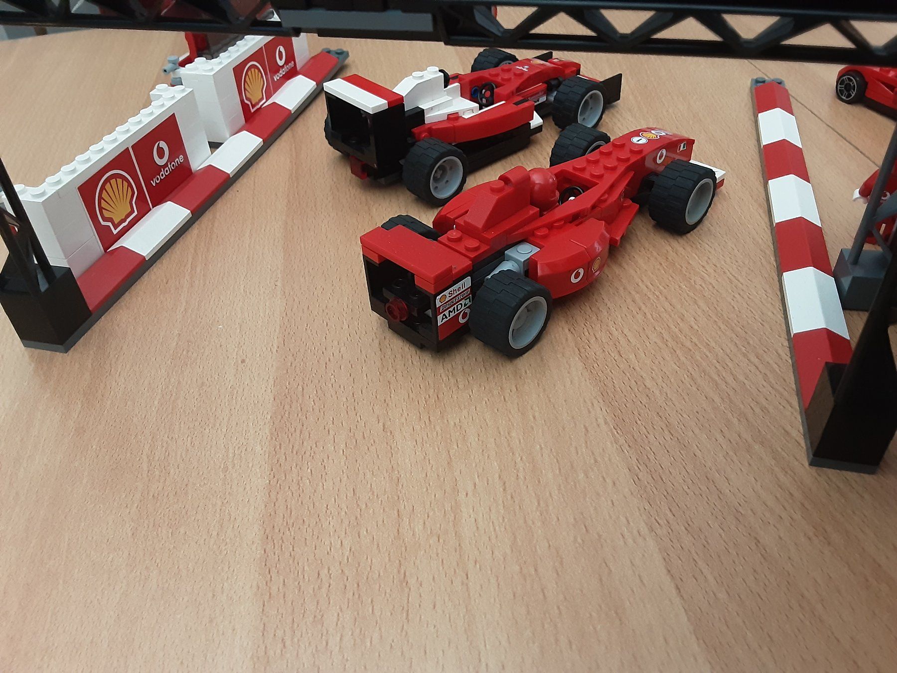 Lego Giocattoli: Lego Ferrari Sets mit vielen Figuren – Usato da Bülach venduto da Blind-Onyx 4