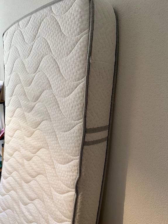 Letti: Lit enfant 90x200 + sommier + matelas – Usato da Gletterens venduto da mar_n29j 4