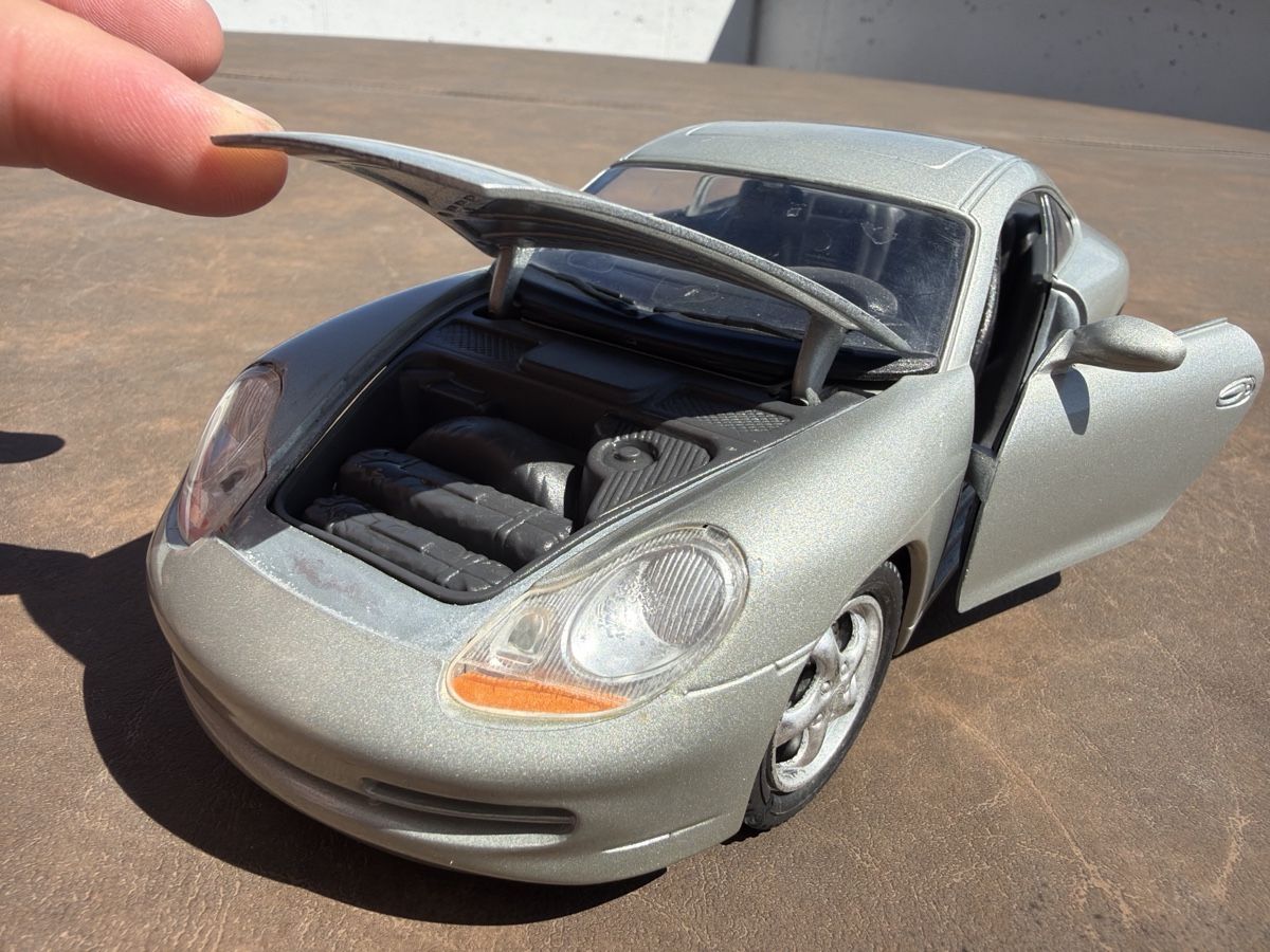 Solido Modellautos: Porsche 996 Carrera - 1/18 - Solido – Gebraucht aus Wolfwil von Rolex1 6