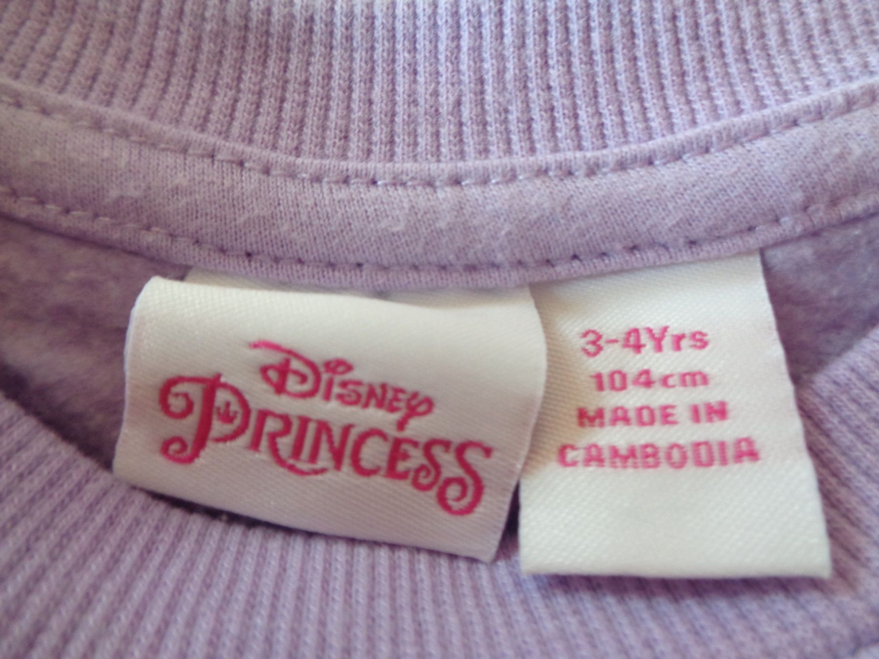 Maglioni & Felpe: Disney Cinderella Pullover lila Grösse 104 gebraucht – Usato da Bottenwil venduto da topshop 2