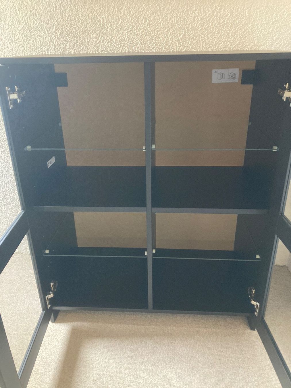 Ikea Armadi: schwarzer Schrank mit Türen/Glas – Usato da Benglen venduto da fla_5n7c 1
