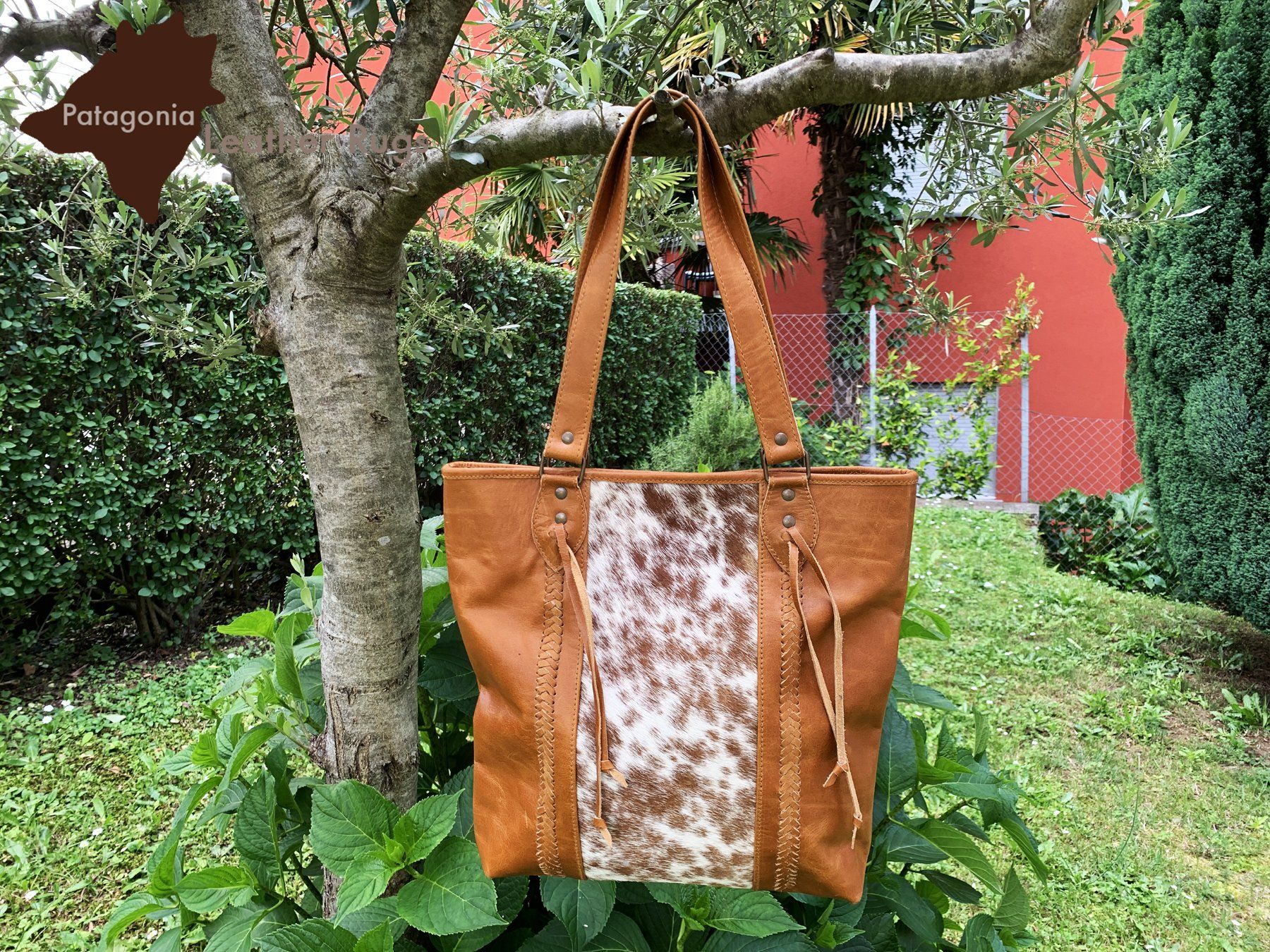Taschen für Damen: Handtasche aus echtem Kuhfell – Neu und originalverpackt aus Arbedo von patagonialeatherrugs 1