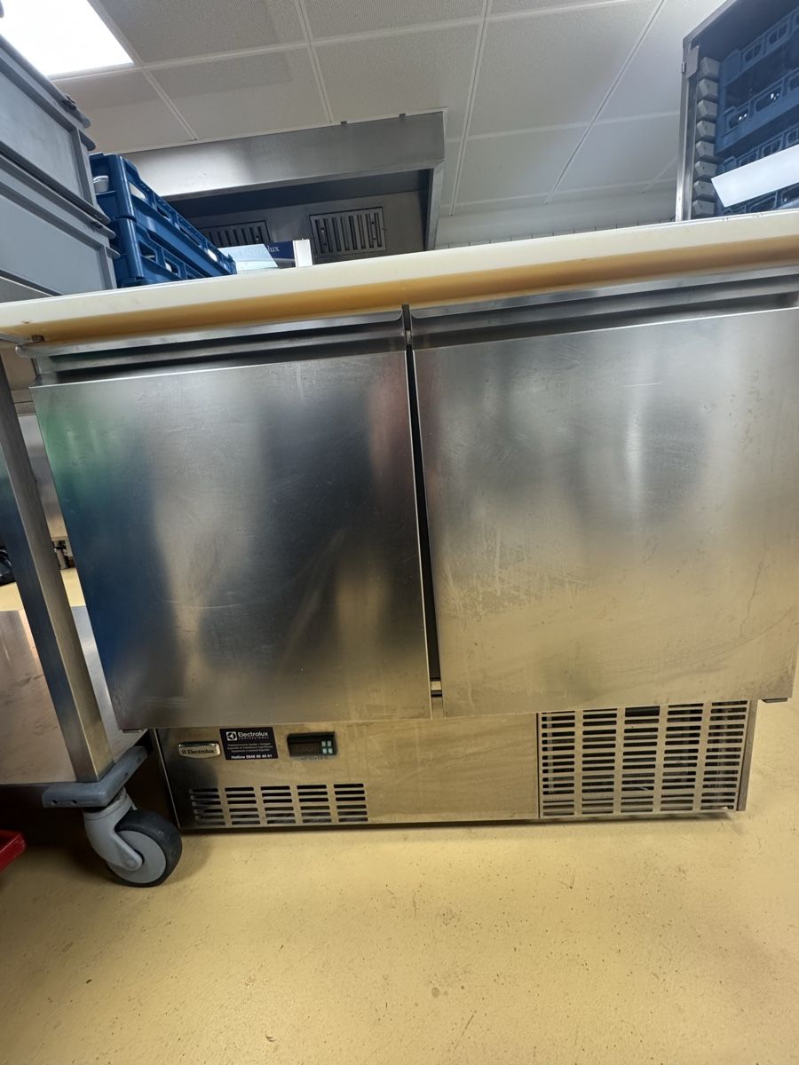 Frigoriferi: Electrolux Kühltisch/Saladette, Edelstahl – Usato da Heerbrugg venduto da Klaudush