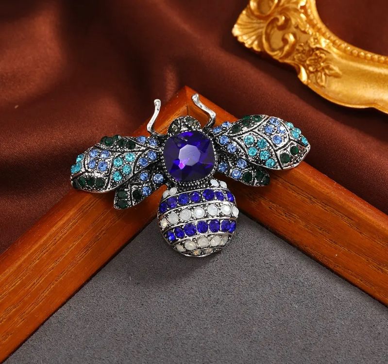 KristLand Bienen Brosche Mit Kristallen - Funkelnde Insekten Brosche Für Damen & Herren