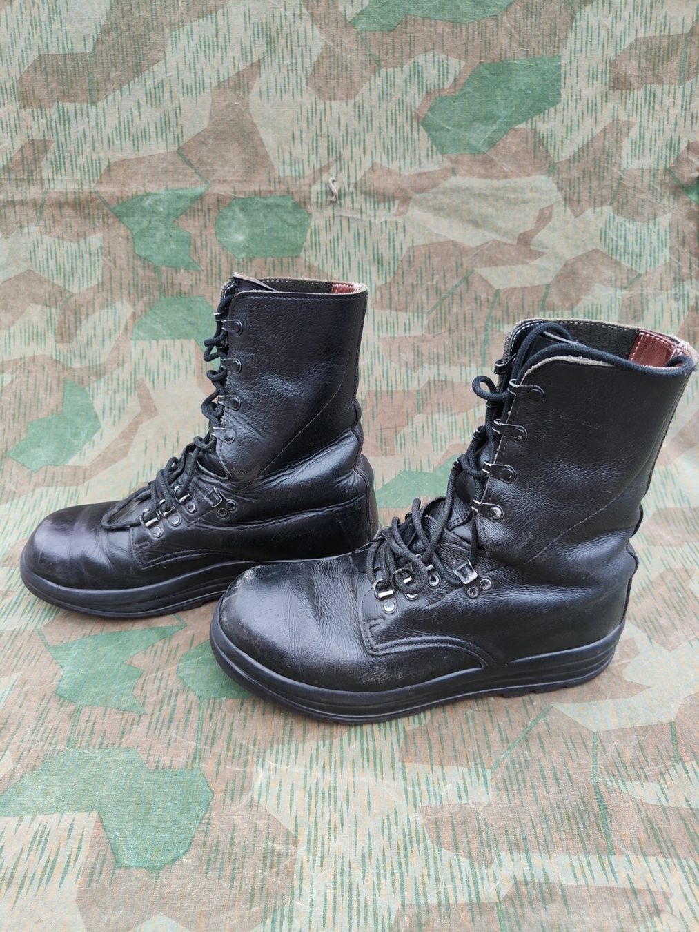 Schweizer Armee Uniformi: Kampfstiefel Ord. 1990, Grösse 280 5, MINERVA – Usato da Bauma venduto da SwissMilitaria 1