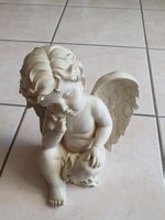 Sitzender Engel
