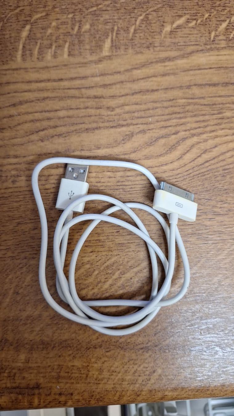 Apple Cavi: Apple USB-Kabel mit 30-Pin Dock Connector fur Iphone – Usato da Küssnacht am Rigi venduto da CALIFRASQUI 1