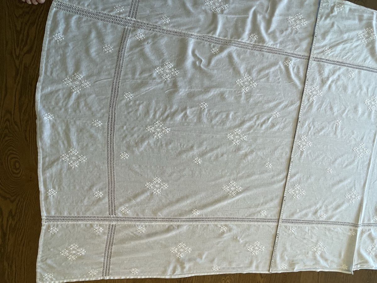 Altra biancheria da tavola: Tischtuch gestickt weiss 240cm x 140cm – Usato da Niederbüren venduto da poschti 6