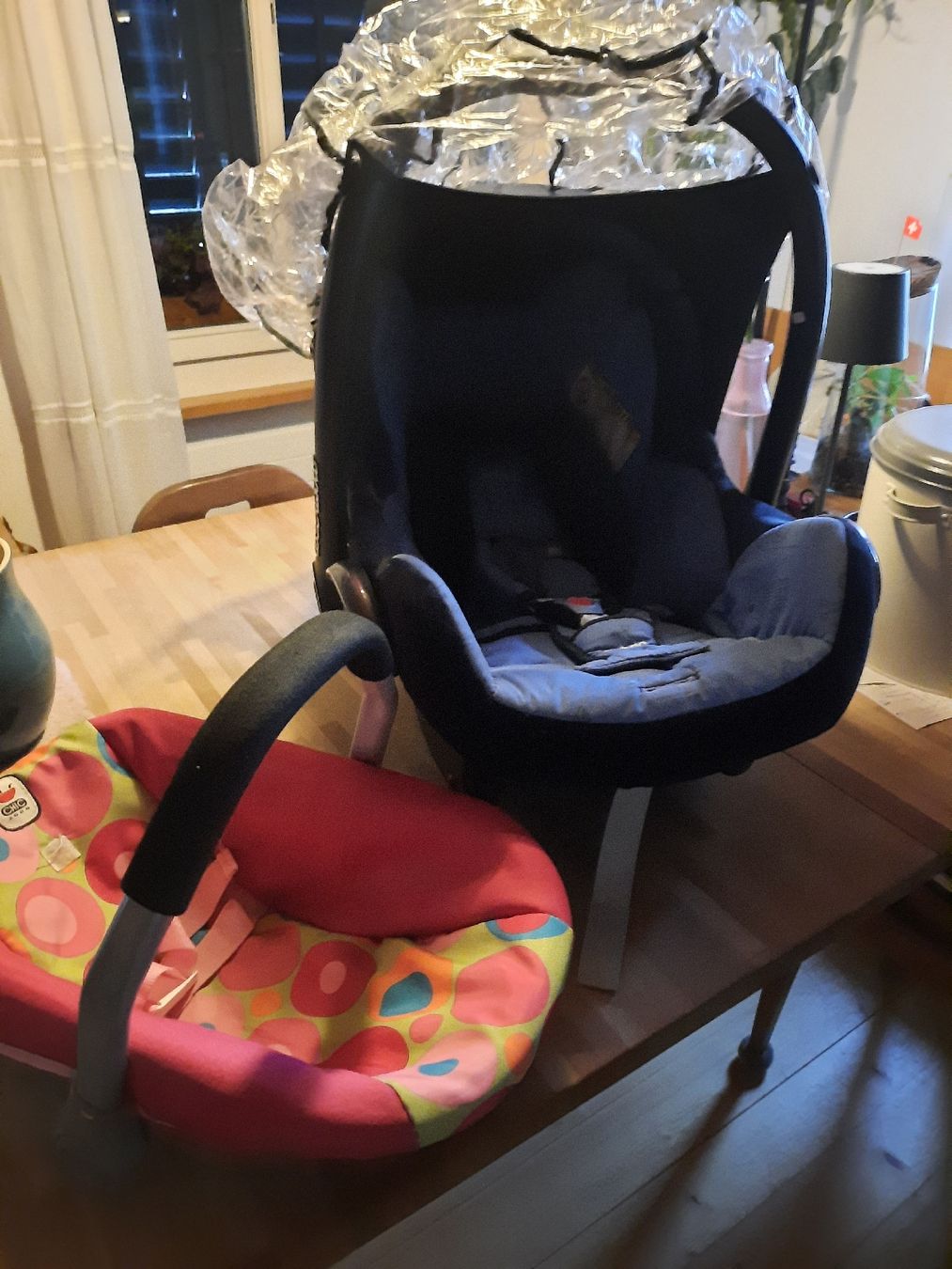 Maxi-Cosi Bauch- & Rückentragen: Maxi Cosi – Gebraucht aus Basadingen von 7_zwerge