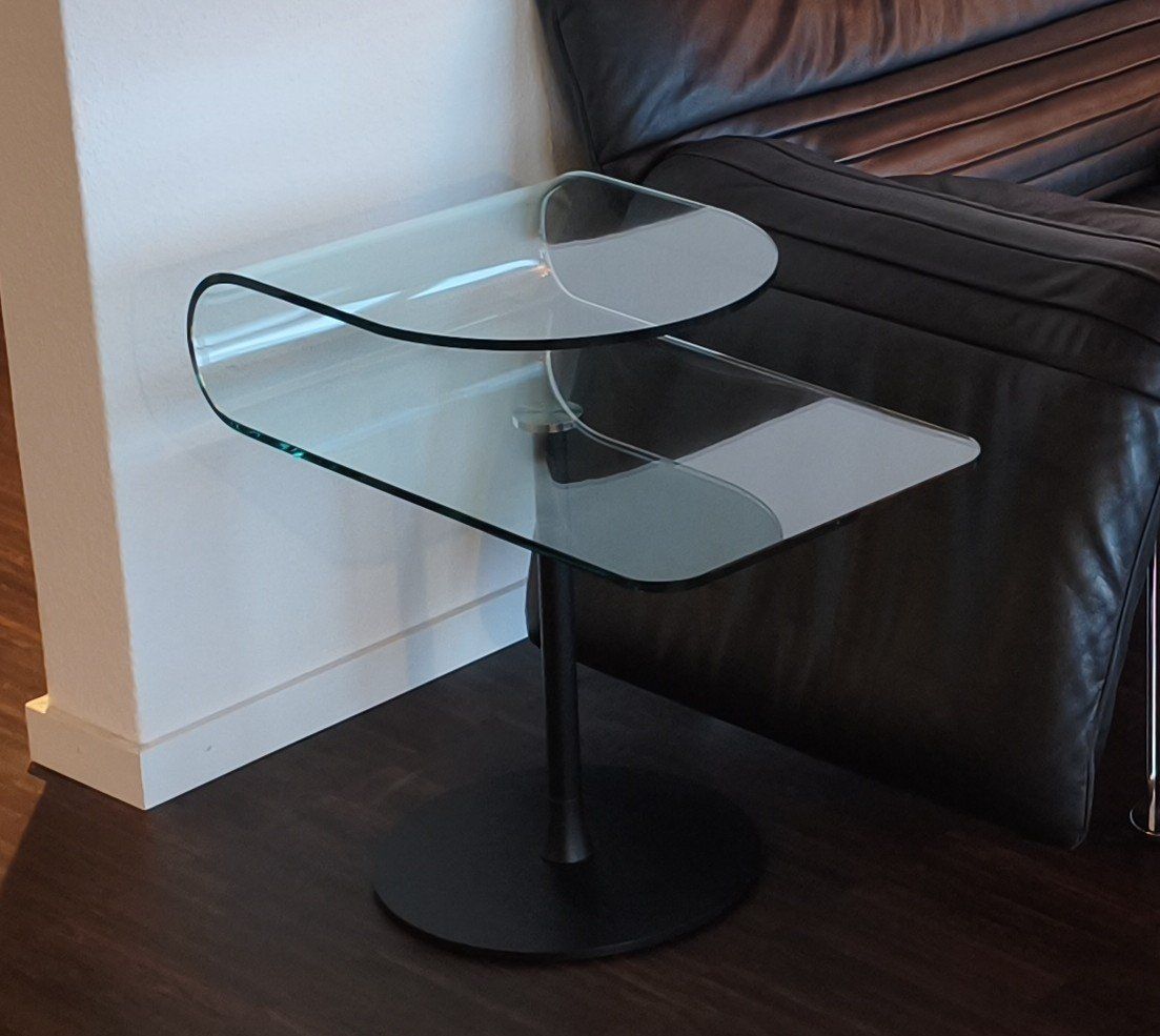 Tische: Table d'appoint en verre design – Gebraucht aus Zug von LindaManga