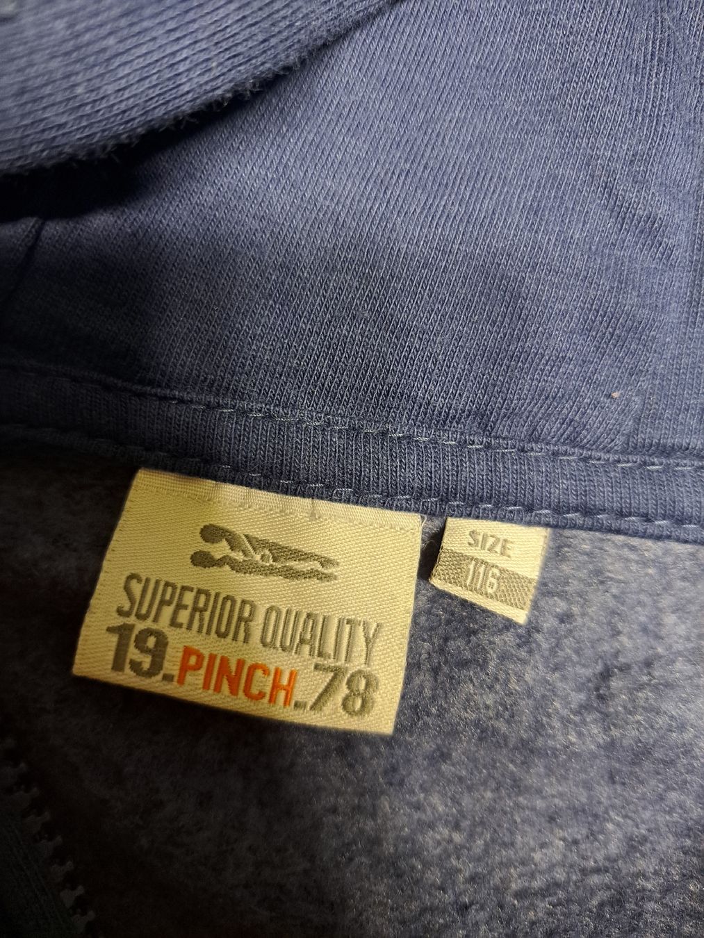 Maglioni & Felpe: Jungen Kapuzenpullover Gr. 116 dunkel blau – Usato da Muri AG venduto da ClaudiaK91 1